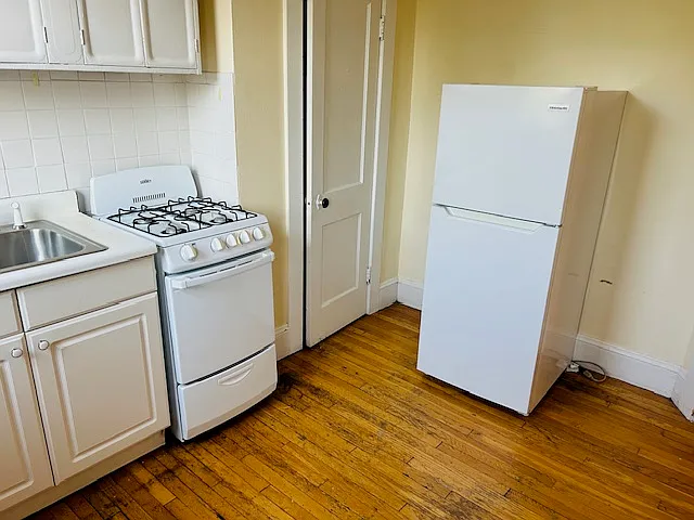 69 Dana St #11 — Photo 8