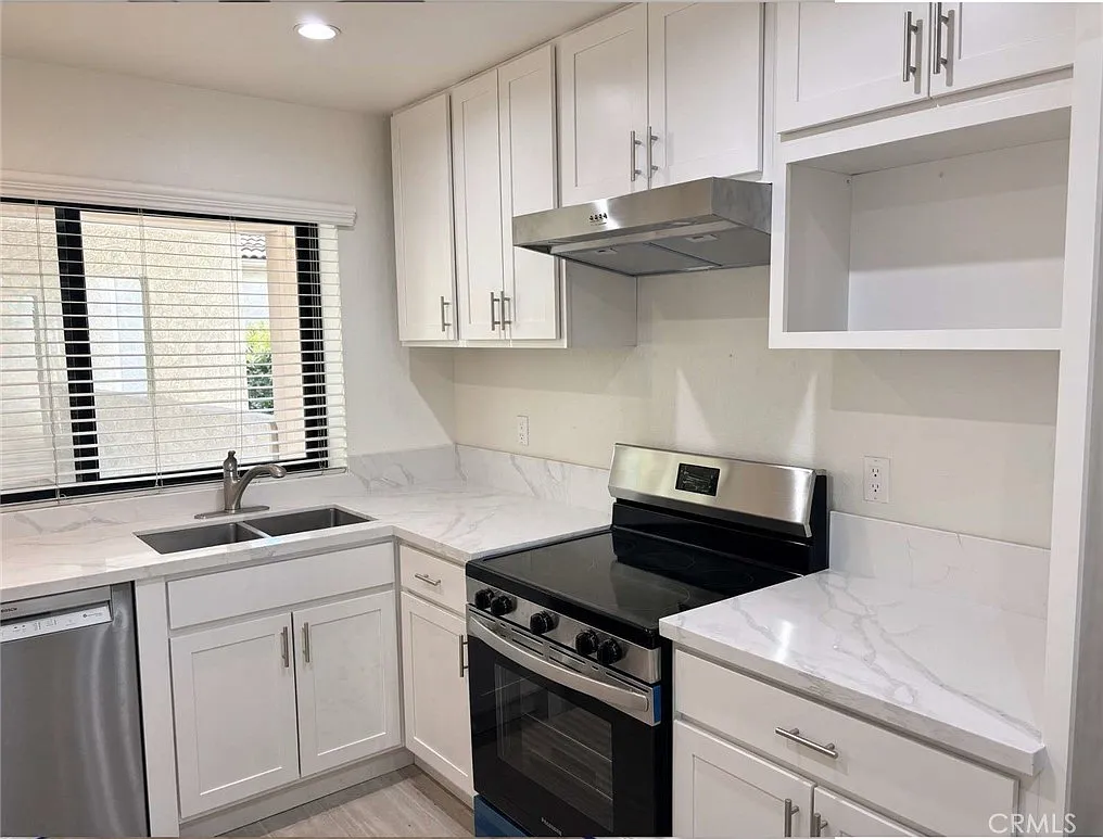 2 bed, 1103 sqft, $3,700 — Photo 3
