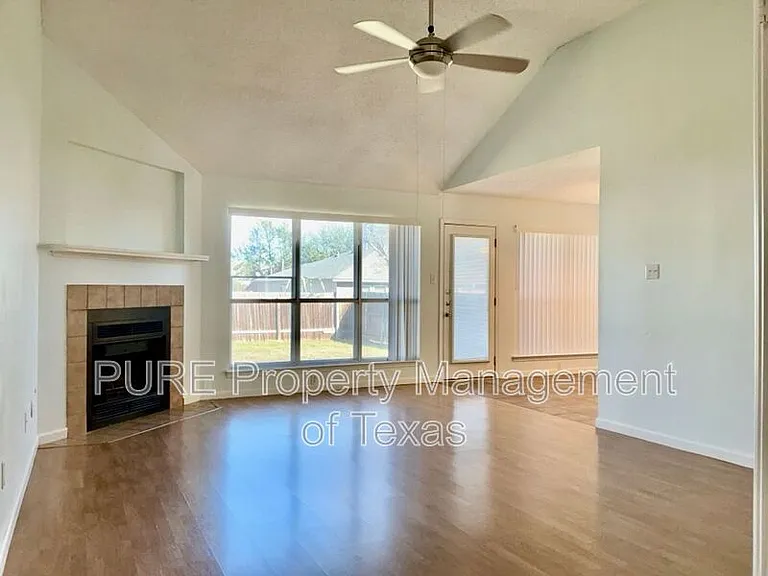 606 Eaglecreek Dr — Photo 4