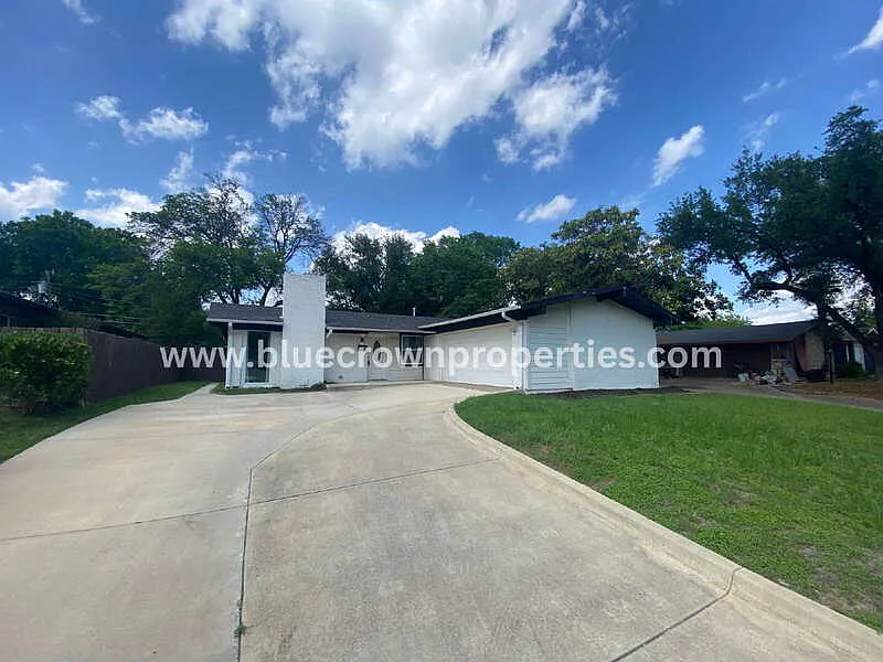 Building Photo - 3035 Townsend Dr