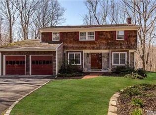 16 Spruce Ct, Huntington, NY 11743