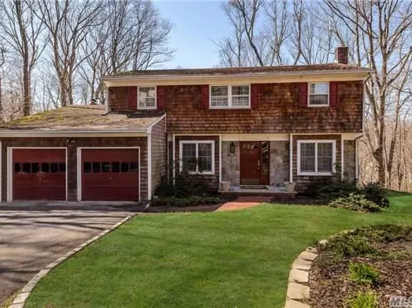 16 Spruce Ct, Huntington, NY 11743