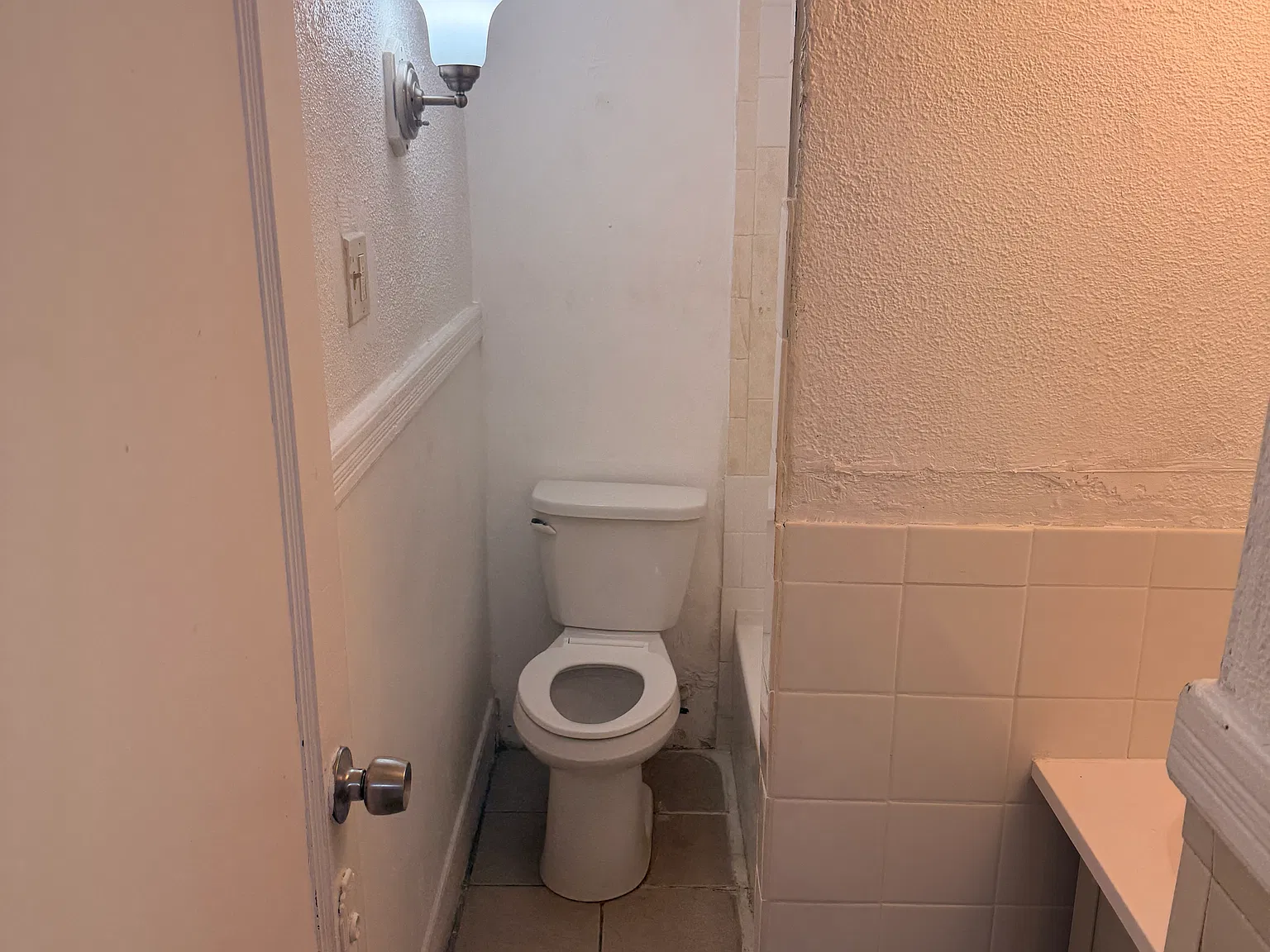 1608 Barnum Ave — Photo 2