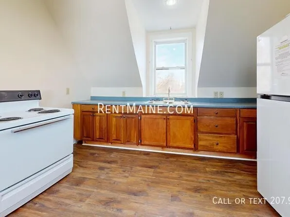 3 Summer St APT 3, Waterville, ME 04901
