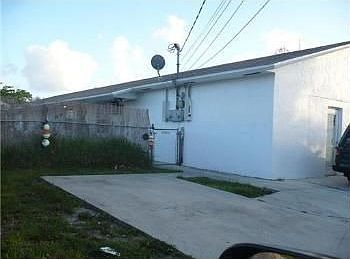 2nd image of 252 SW 13th St