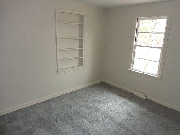 5th image of 290 S Saginaw St