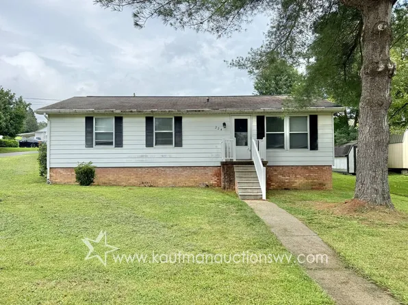 224 Broadway Ave, Bridgeport, WV 26330