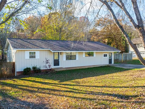 98 Meadowbrook Dr, Franklin, NC 28734