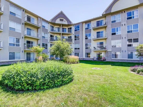 8 Harris St #104, Cambridge, ON N1R 8R1