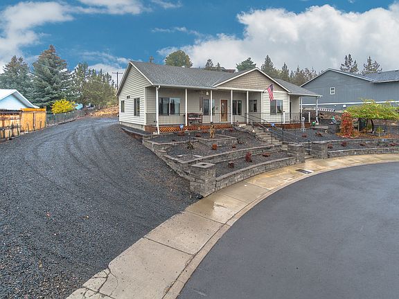 3rd image of 2451 NE Bobbi Pl