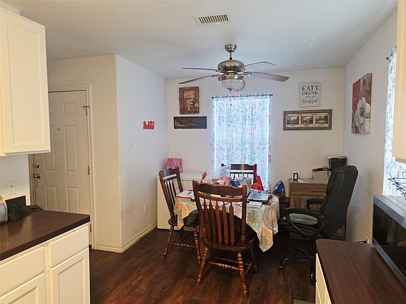 5th image of 903 Fields St