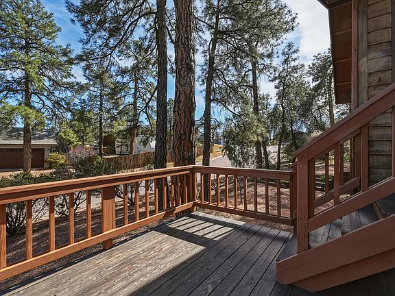 4th image of 102 N Parkwood Ln