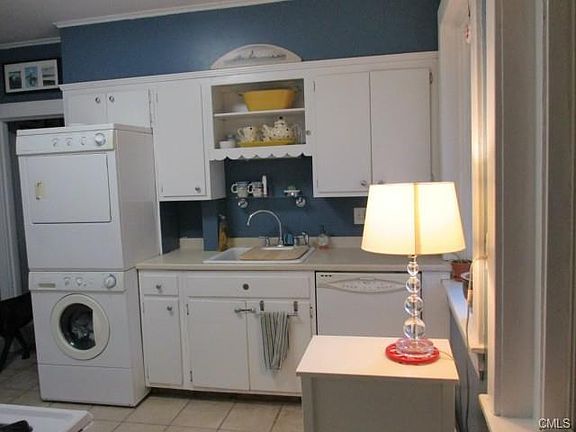 5th image of 606 Brewster St APT 3