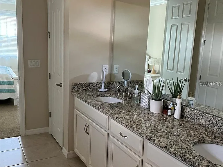 255 Maraviya Blvd — Photo 11