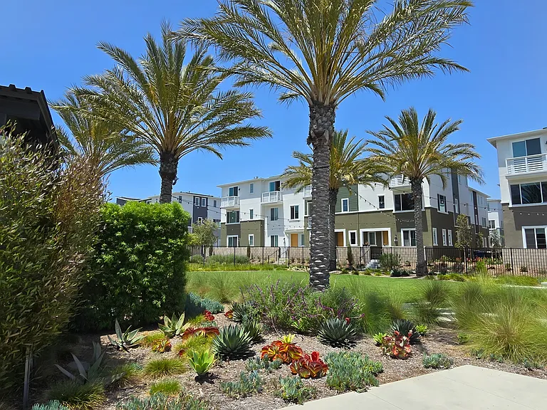 1488 W Sunrise Ln — Photo 34