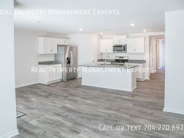 2856 Sherrills Stream Dr, Sherrills Ford, NC 28673