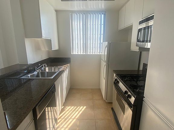 3rd image of 805 S Wooster St #4