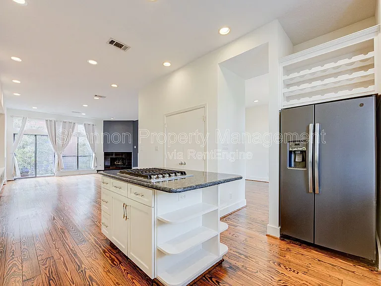 1501 California St #C — Photo 8