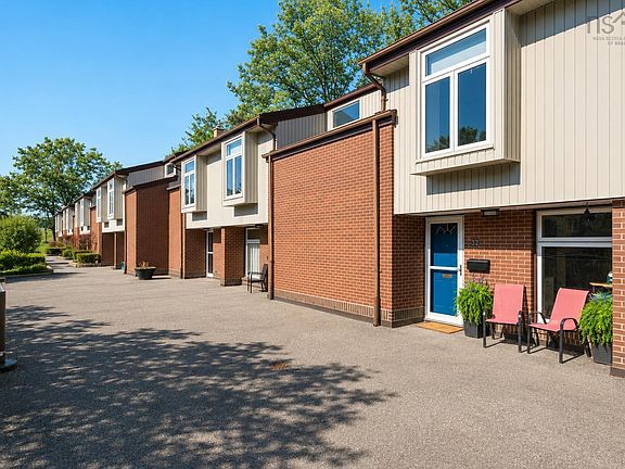 2nd image of 32 Garden Court Ter