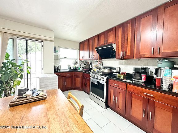 2nd image of 188 Wellbrook Ave