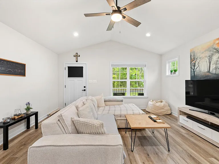 1274 Holly Vista Dr — Photo 8