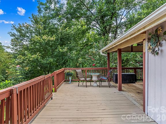 3rd image of 230 Johnson Hollow Rd W