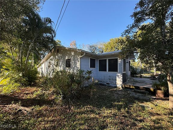 4th image of 77 Oak St