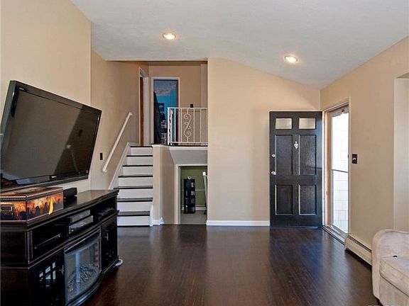 4th image of 301 W 23rd St