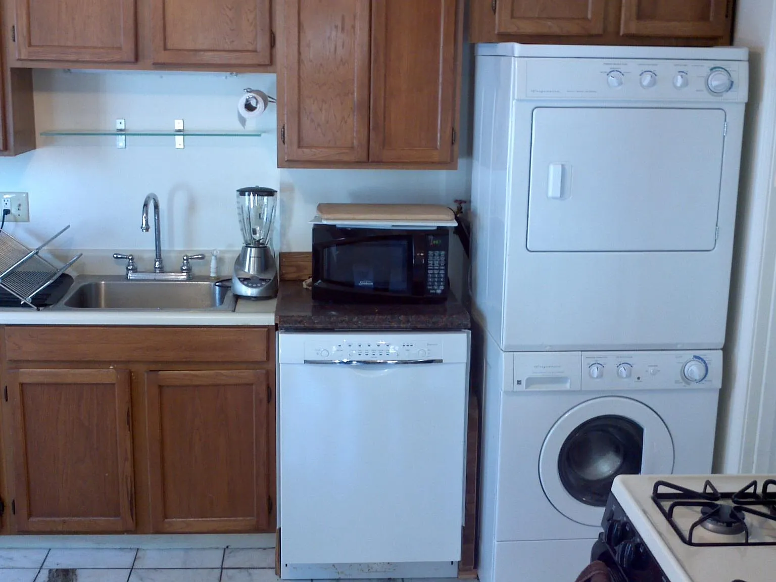 3 bed, 1053 sqft, $3,400 — Photo 3