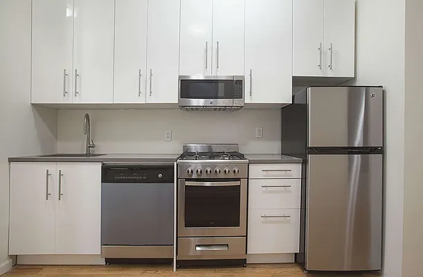 Rented by Avenues Real Estate | media 11