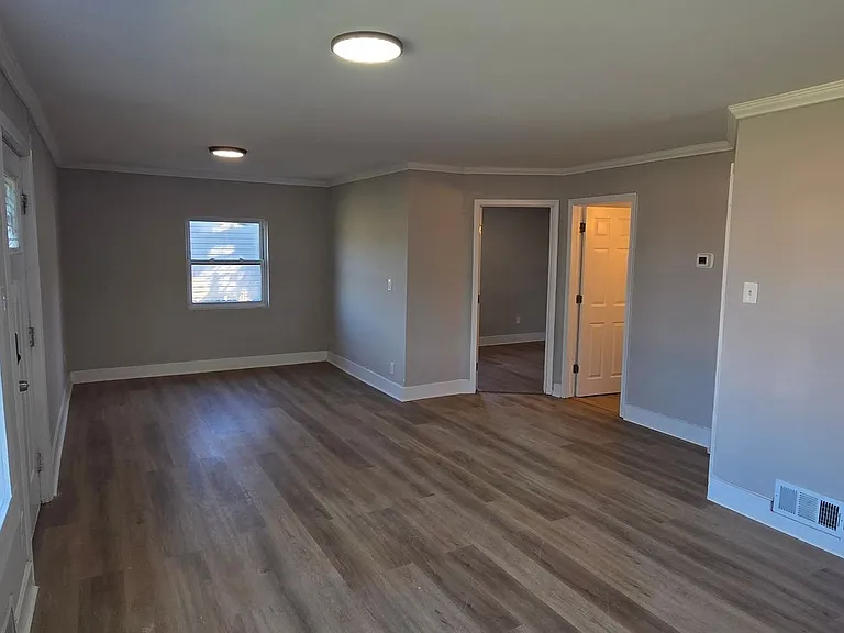 1019 Green Ln — Photo 5