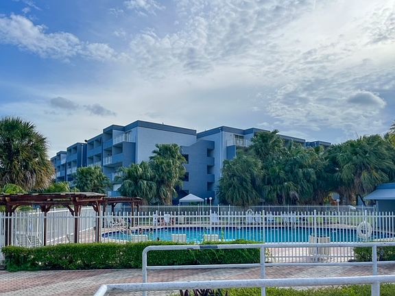 3rd image of 9351 Fontainebleau Blvd APT B202