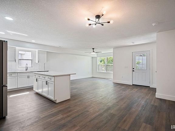 4th image of 205 W King St