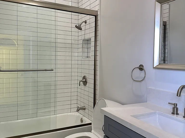 1702 S Hoover St #202 — Photo 5