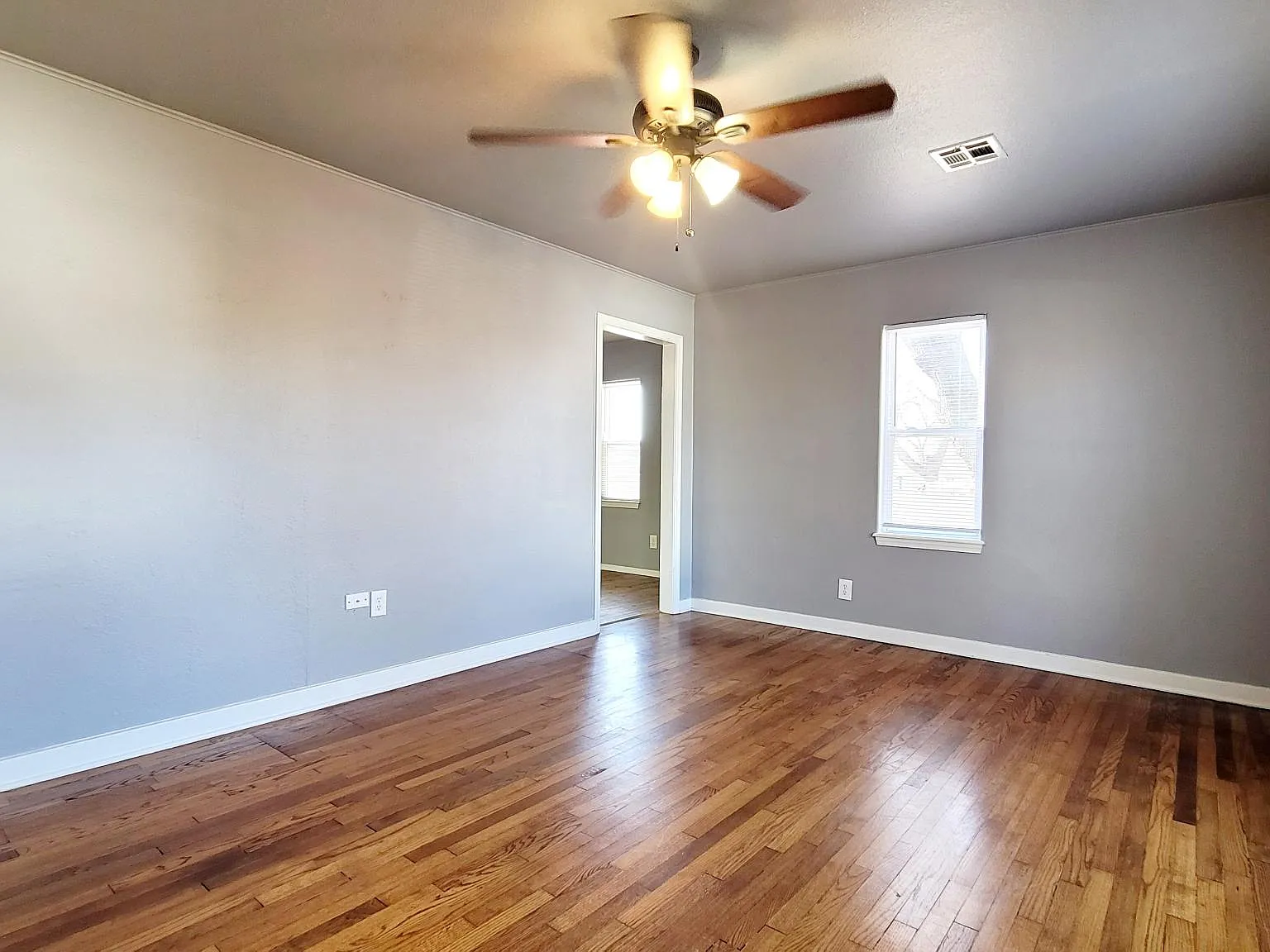 3 bed, 965 sqft, $975 — Photo 3