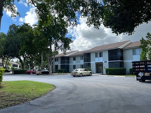 3rd image of 703 Gardens Dr APT 104