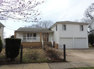 125 Glenada Ct, Freeport, NY 11520