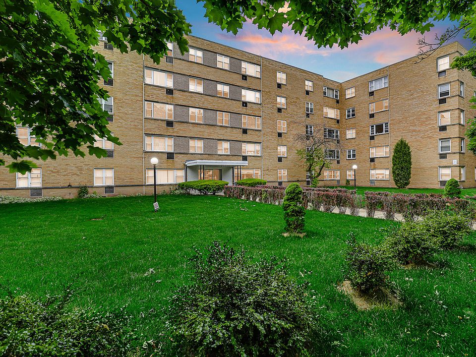 1st image of 6160 N Damen Ave APT 401