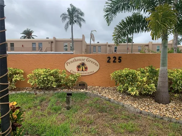 225 Country Club Dr APT E248, Largo, FL 33771