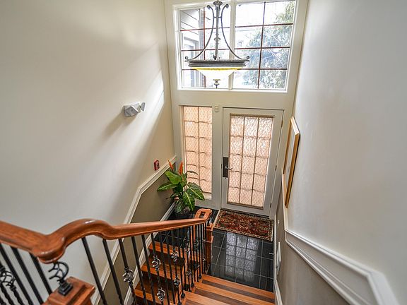 3rd image of 926 W Huron St