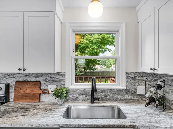 16 Stuart St, Springfield, MA 01119