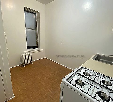 5th image of 211 E 10th St APT 2