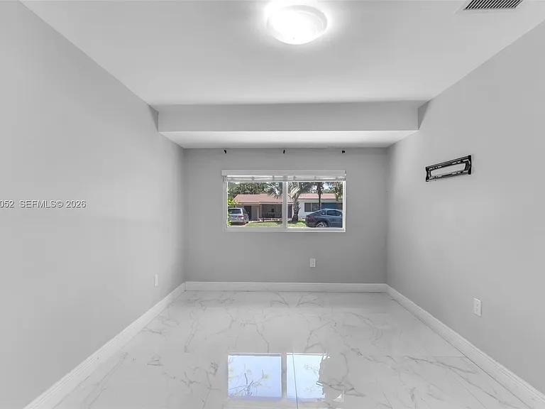 2340 SW 15th St — Photo 14