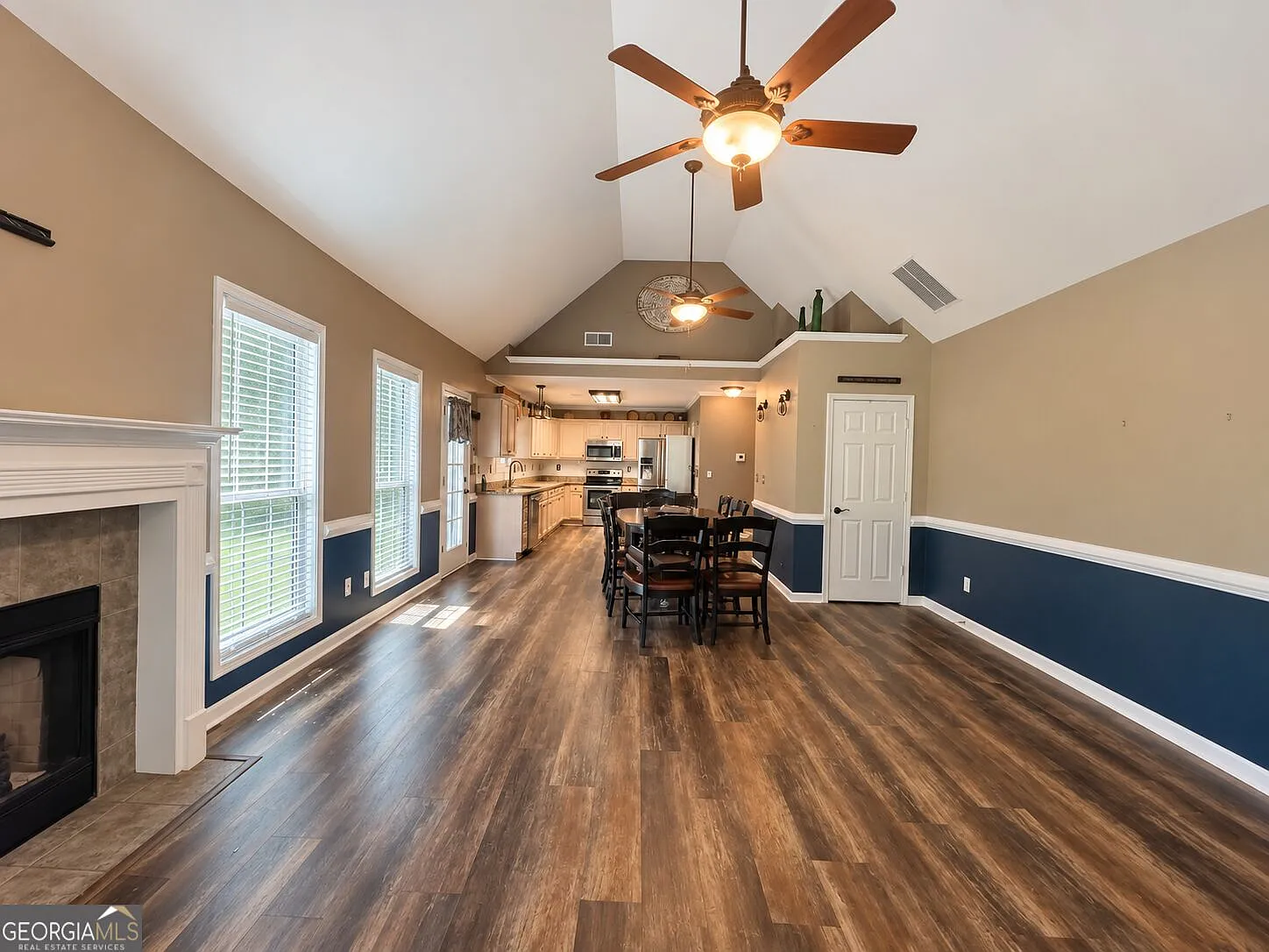 3 bed, 2.0 bath, 1558 sqft, $2,000 — Photo 4