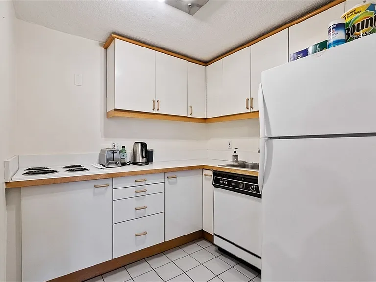 260 Beacon St #3 — Photo 7