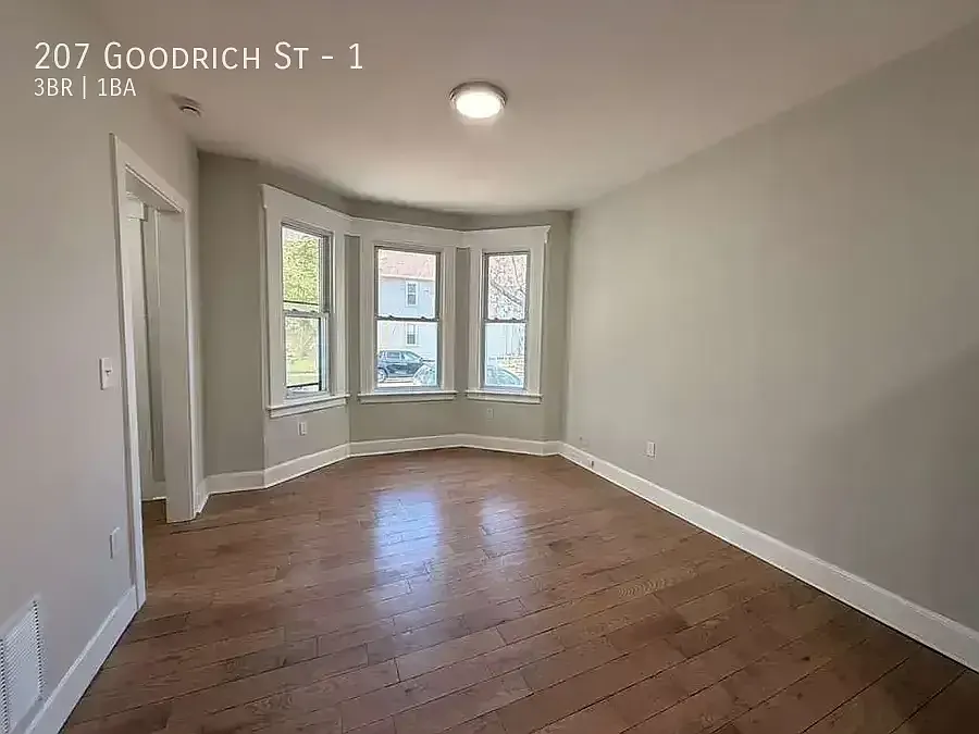 3 bed, $1,850 — Photo 3