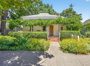 237 B St, Ashland, OR 97520