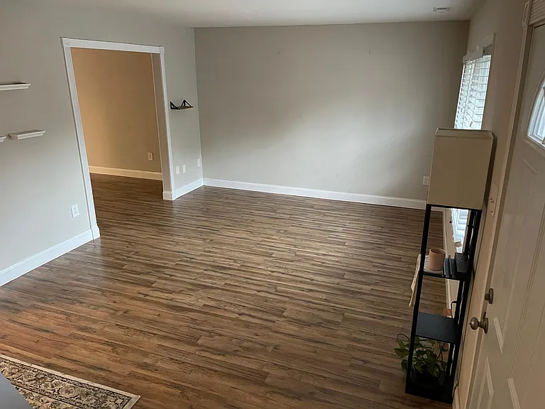 1705 Greentree Ct — Photo 2