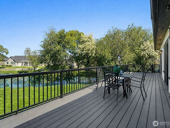 5th image of 800 S Camas Place