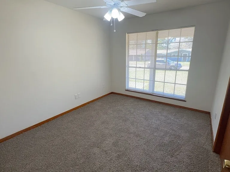 2242 Castle Hill Dr — Photo 18